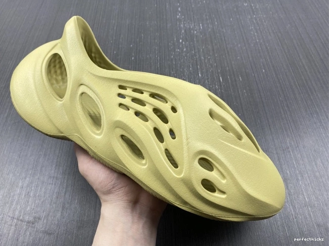Adidas RNNR GV6775 Sulfur Yeezy Foam 0822